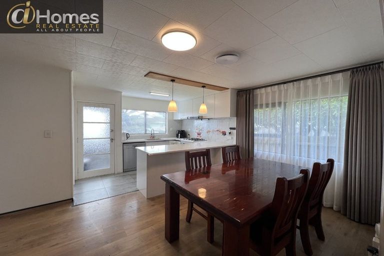 Photo of property in 15 Meadowood Drive, Unsworth Heights, Auckland, 0632