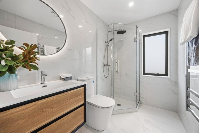 Photo of property in 60c Hutchinsons Road, Bucklands Beach, Auckland, 2014