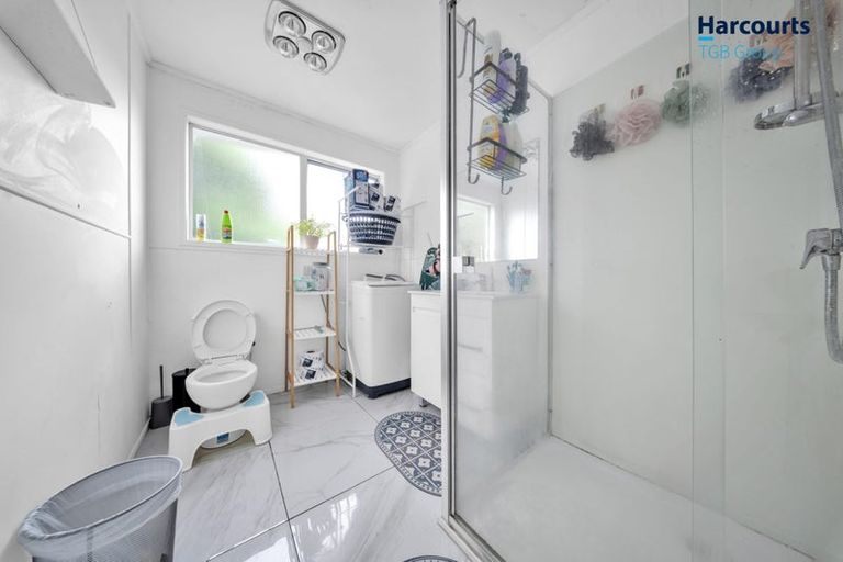 Photo of property in 1 Gibbons Road, Weymouth, Auckland, 2103