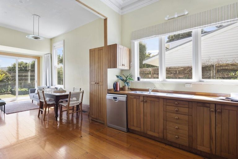 Photo of property in 46 Central Terrace, Kelburn, Wellington, 6012