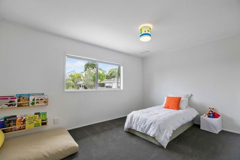 Photo of property in 2/61a Target Road, Totara Vale, Auckland, 0629