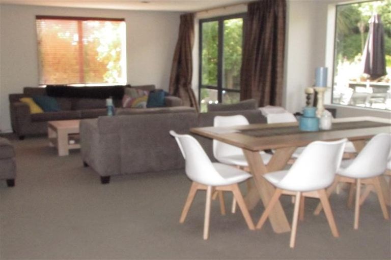 Photo of property in 27 Harrowglen Drive, Northcross, Auckland, 0632