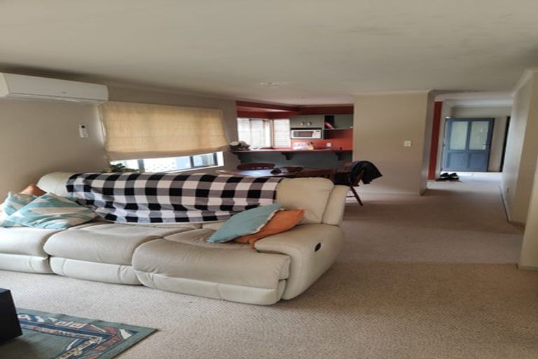 Photo of property in 162 Queens Drive, Lyall Bay, Wellington, 6022