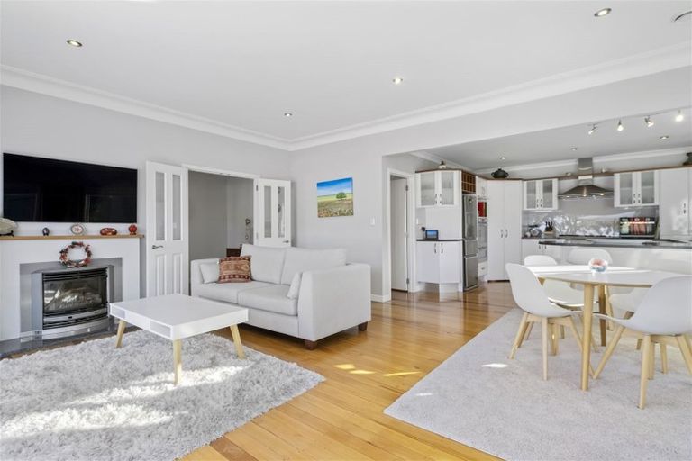 Photo of property in 23 Shelly Beach Parade, Cockle Bay, Auckland, 2014