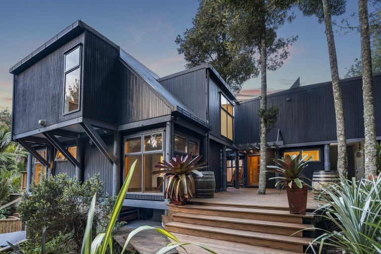 Photo of property in 186b Woodlands Park Road, Titirangi, Auckland, 0604