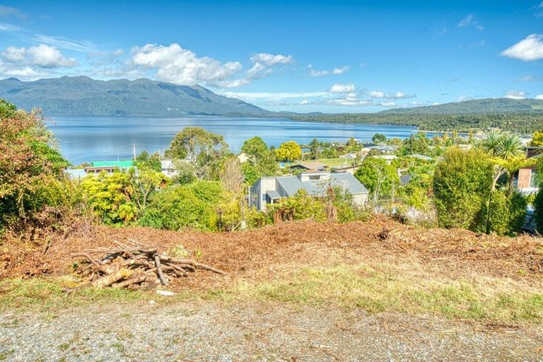 Photo of property in 8 Ivy Terrace, Moana, 7872