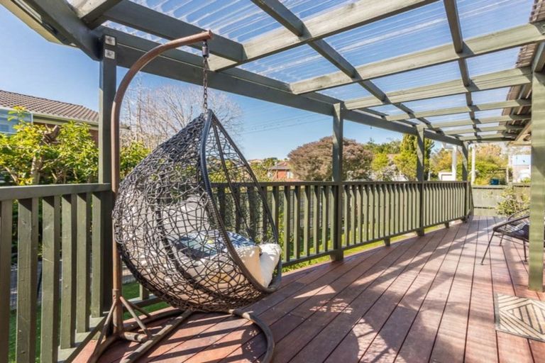 Photo of property in 33a Hutchinson Avenue, New Lynn, Auckland, 0600