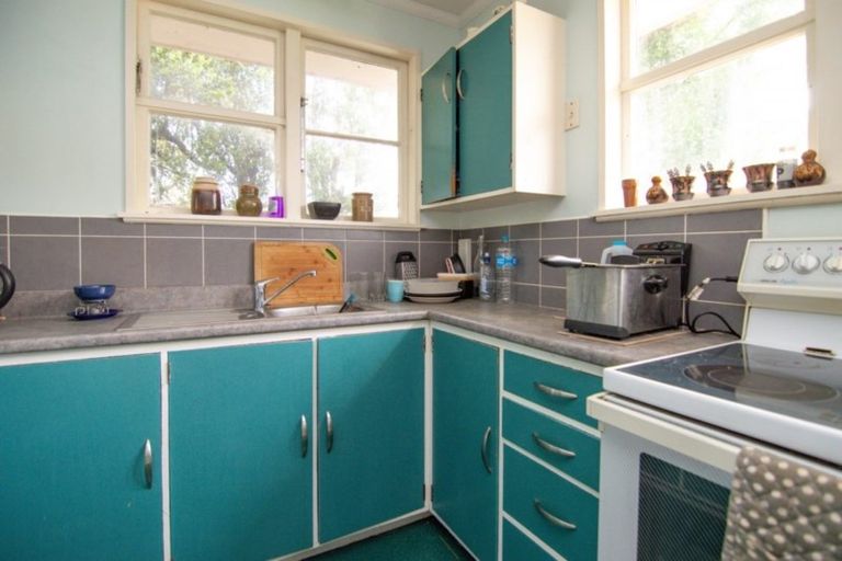 Photo of property in 27 Mokau Place, Terrace End, Palmerston North, 4410