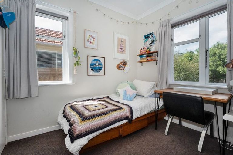 Photo of property in 544 Broadway, Strathmore Park, Wellington, 6022