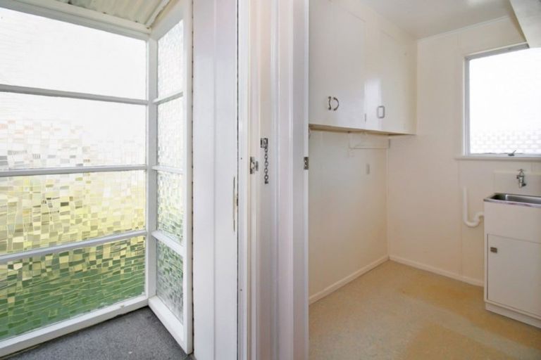 Photo of property in 14 Huatoki Street, Vogeltown, New Plymouth, 4310