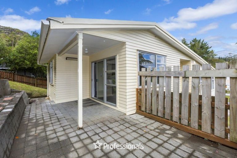 Photo of property in 29 Edelweiss Grove, Timberlea, Upper Hutt, 5018