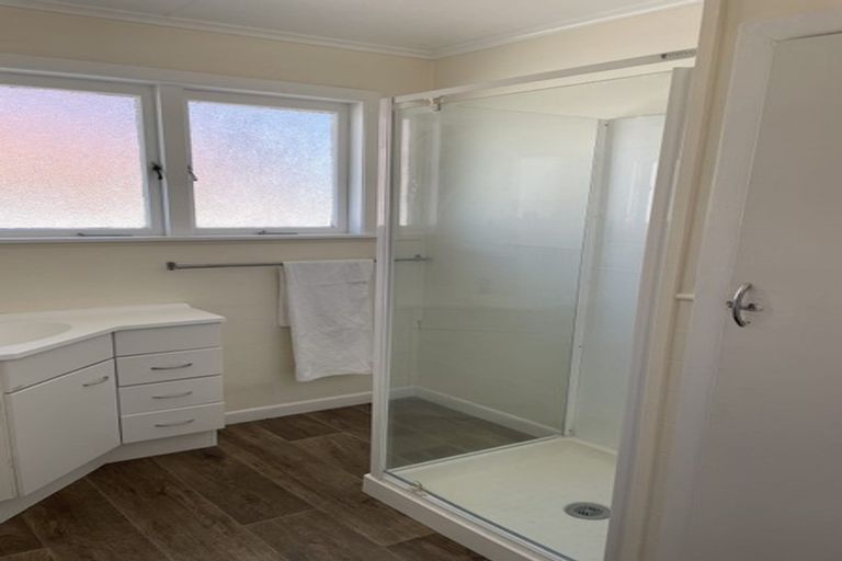 Photo of property in 4317 Great North Road, Glendene, Auckland, 0602