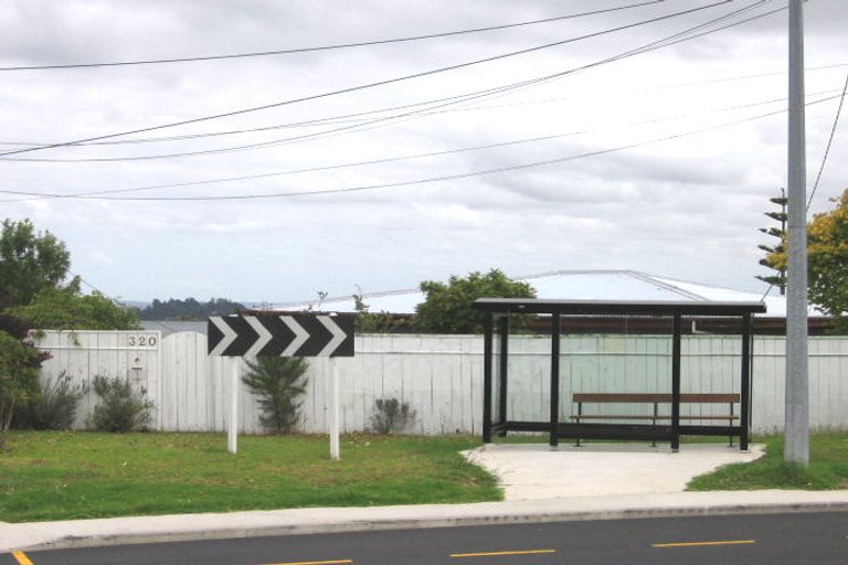 Photo of property in 320 Glenfield Road, Glenfield, Auckland, 0629