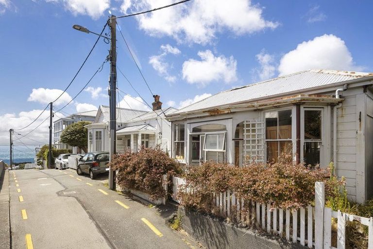 Photo of property in 2 Prince Street, Mount Victoria, Wellington, 6011