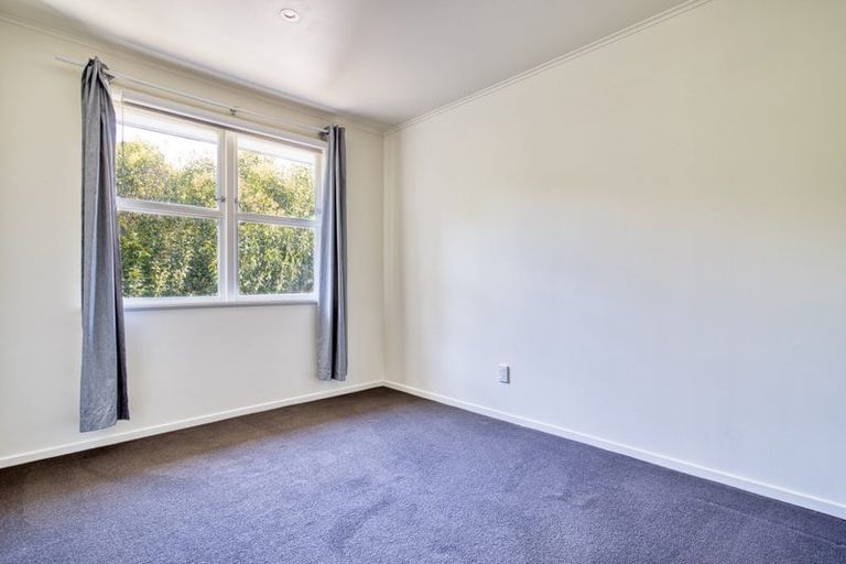 Photo of property in 61 Peach Road, Glenfield, Auckland, 0629