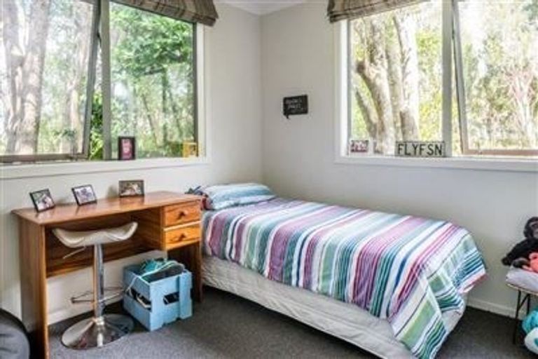 Photo of property in 15a Elizabeth Street, Pukerua Bay, 5026