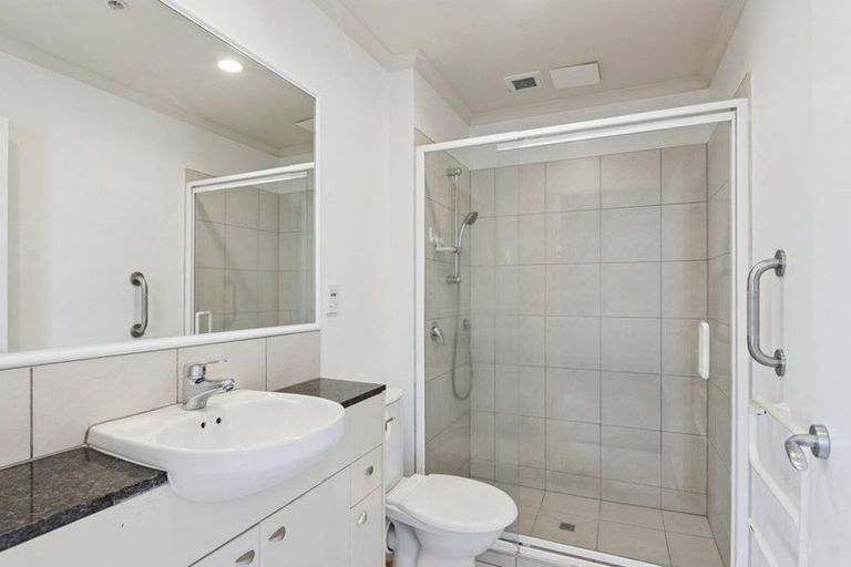 Photo of property in 2c/7-11 Bute Road, Browns Bay, Auckland, 0630