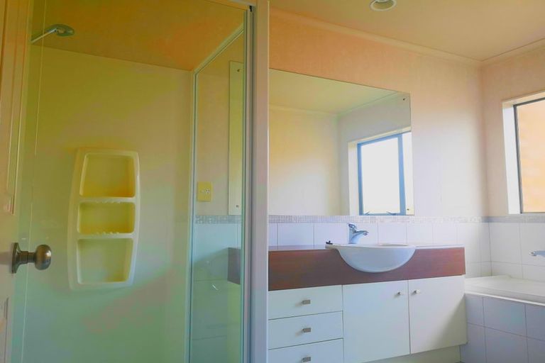 Photo of property in 12 Pennygale Close, Flat Bush, Auckland, 2016