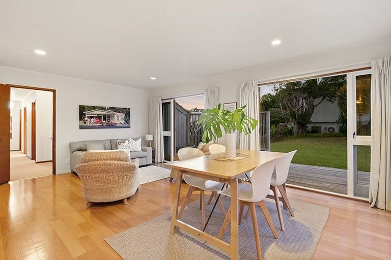 Photo of property in 13 Prestige Place, Castor Bay, Auckland, 0620