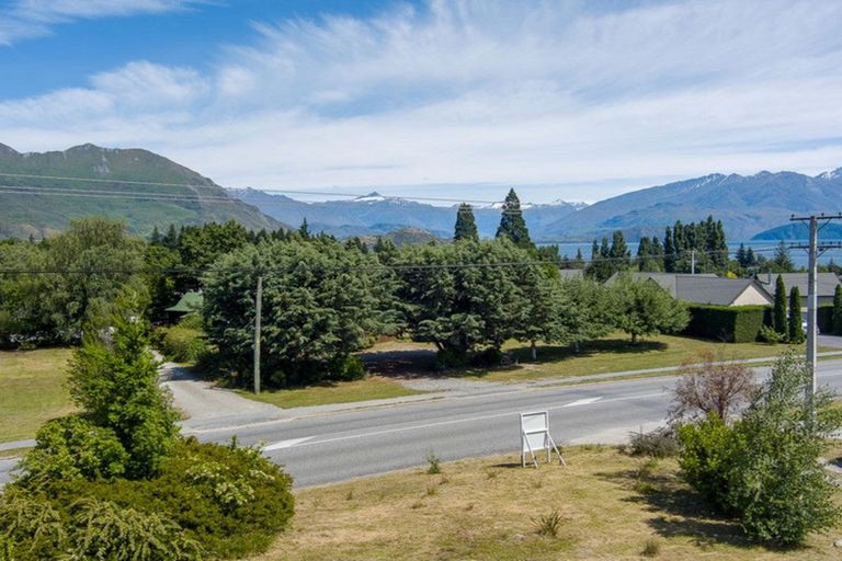 Photo of property in 97 Beacon Point Road, Wanaka, 9305