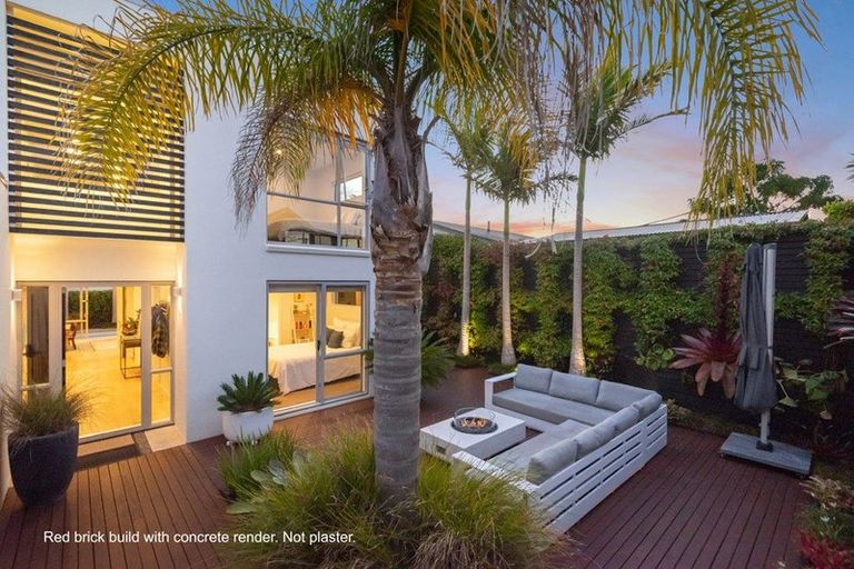 Photo of property in 15 Waitemata Road, Hauraki, Auckland, 0622