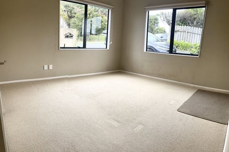 Photo of property in 18 Maidstone Place, Oteha, Auckland, 0632