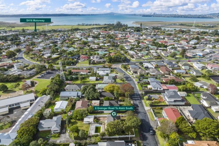 Photo of property in 6 Grainger Road, Te Atatu South, Auckland, 0610