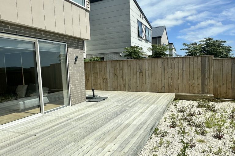 Photo of property in 17 Sunnyheights Road, Orewa, 0931