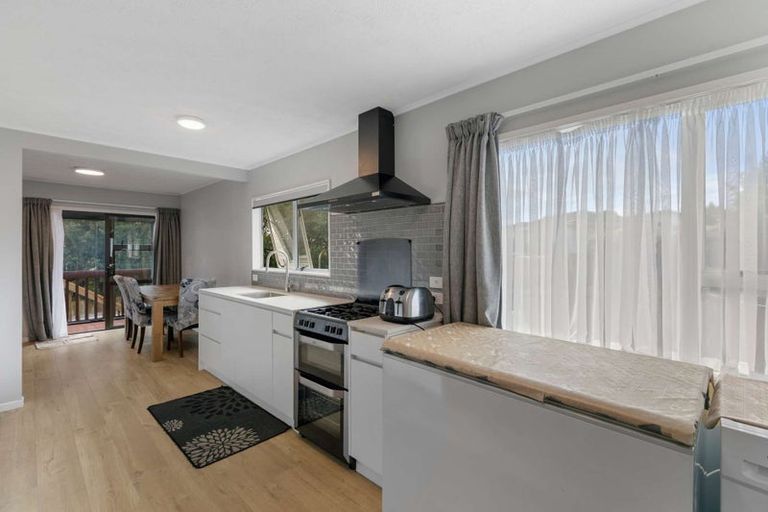 Photo of property in 27 Borich Road, Sunnyvale, Auckland, 0612