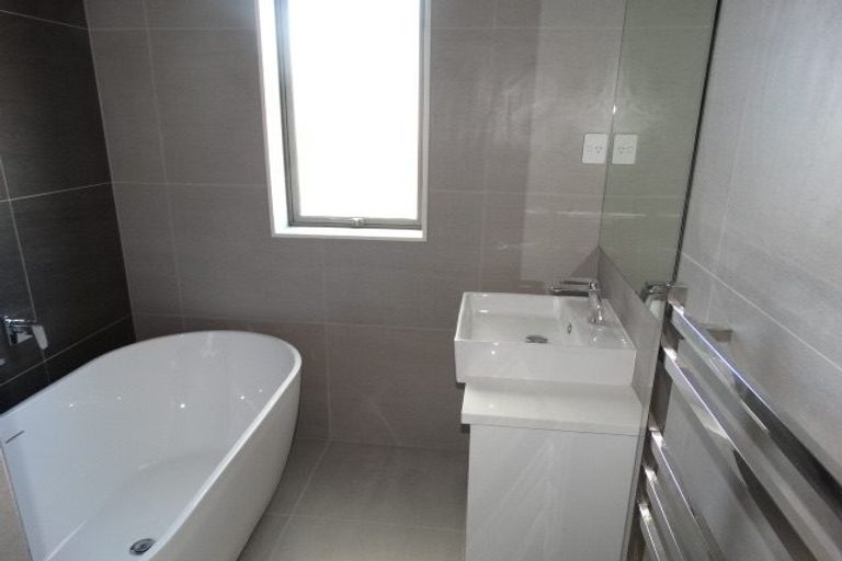 Photo of property in 5 Pihoihoi Place, Hobsonville, Auckland, 0616