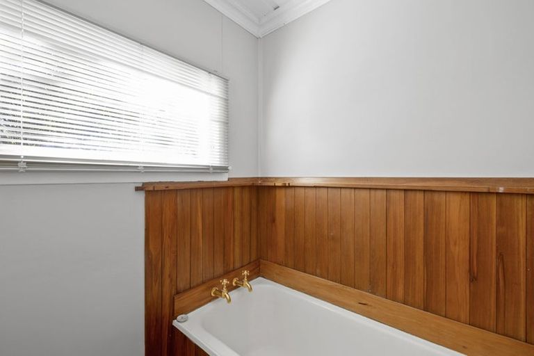 Photo of property in 44 Carrington Street, Lower Vogeltown, New Plymouth, 4310