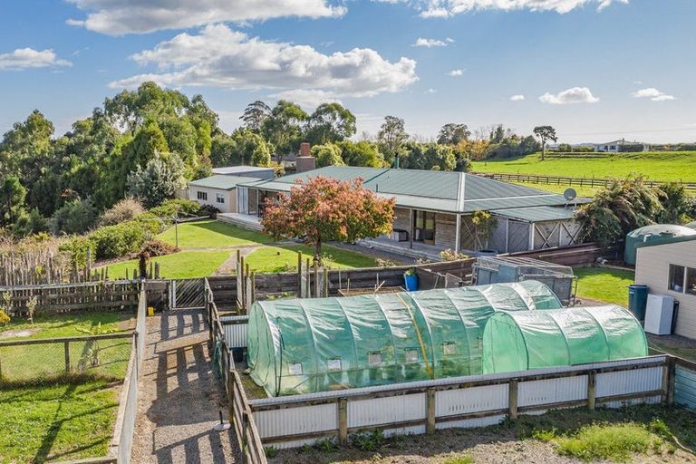 Photo of property in 382 Kimberley Road, Levin, 5571