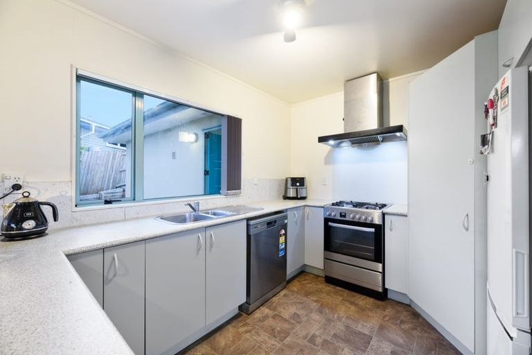 Photo of property in 2/8 Adriatic Avenue, Henderson, Auckland, 0612