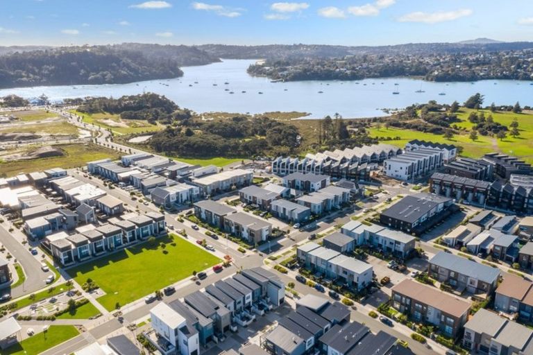 Photo of property in 14 Mollusc Road, Hobsonville, Auckland, 0616