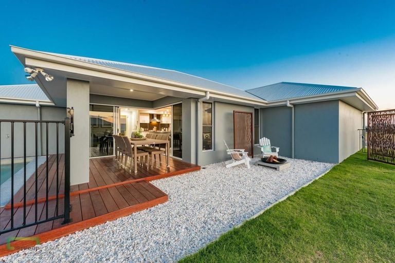 Photo of property in 18 Blackadder Road, Pegasus, 7612