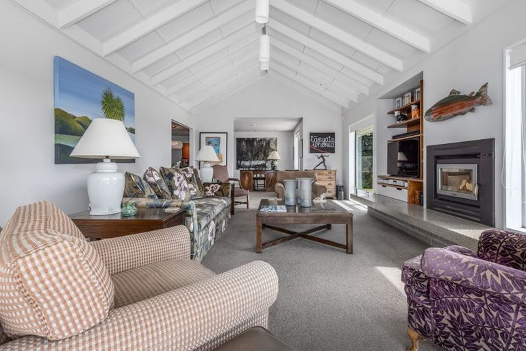 Photo of property in 86 Emerald Glen Road, Paekakariki, 5032