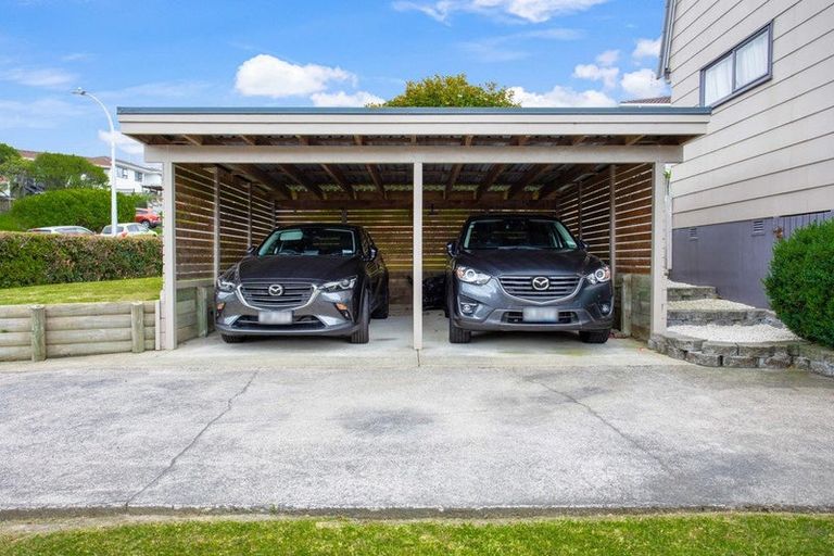 Photo of property in 13 Tetrarch Place, Totara Vale, Auckland, 0629