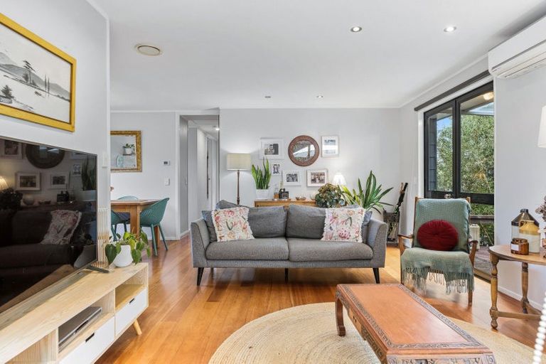 Photo of property in 11 Donald Street, Stanmore Bay, Whangaparaoa, 0932