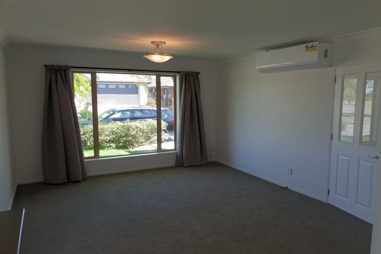 Photo of property in 2 Tanu Place, Parklands, Christchurch, 8083
