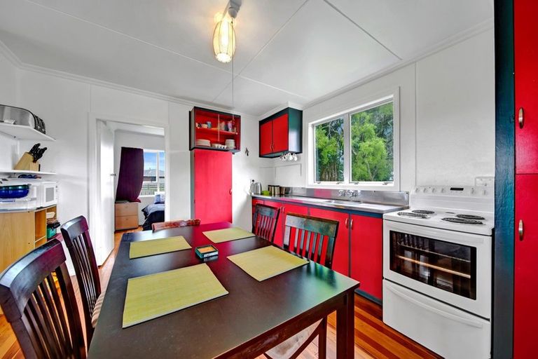 Photo of property in 95 Clifford Road, Eltham, 4322