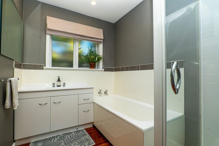 Photo of property in 44 Sevenoaks Drive, Bryndwr, Christchurch, 8053