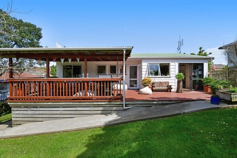 Photo of property in 94 Athena Drive, Totara Vale, Auckland, 0629