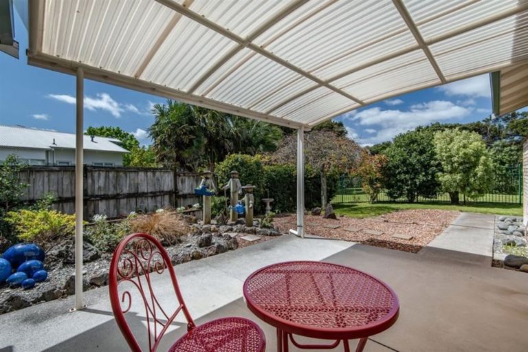 Photo of property in 7 Cinnabar Place, Westgate, Auckland, 0614