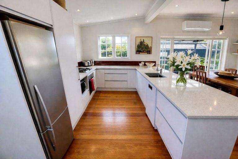 Photo of property in 2/21 Cowper Street, Devonport, Auckland, 0624