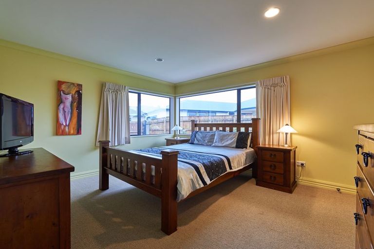 Photo of property in 14 Brookside Close, Highbury, Palmerston North, 4412