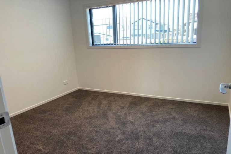 Photo of property in 2/60 Hayfield Way, Karaka, Papakura, 2580