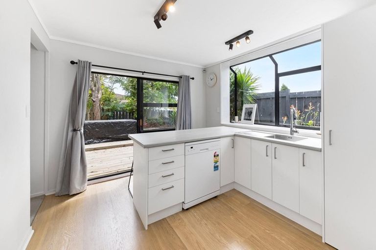 Photo of property in 3/1 Mountain Mews, Mount Wellington, Auckland, 1060