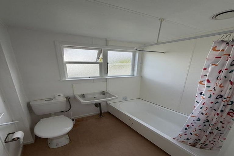 Photo of property in 66 Banks Street, Marfell, New Plymouth, 4310
