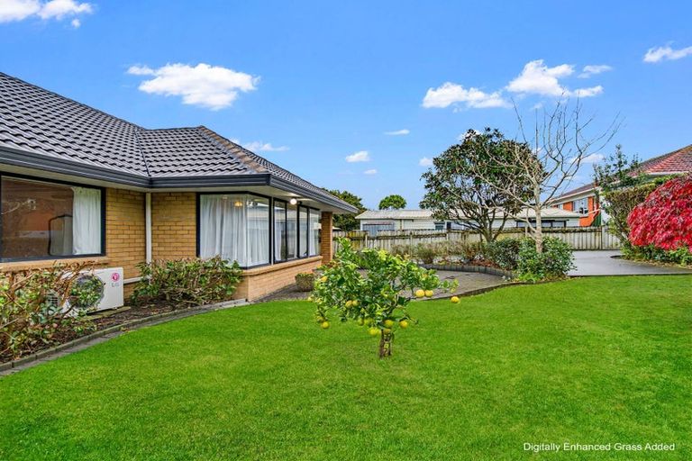 Photo of property in 2/13 Greers Road, Weymouth, Auckland, 2103