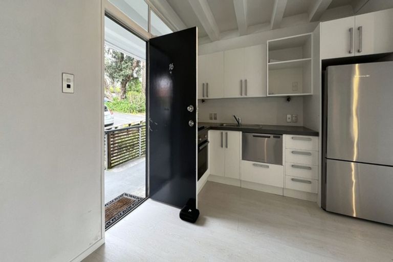 Photo of property in 15/73 Princes Street, Northcote Point, Auckland, 0627